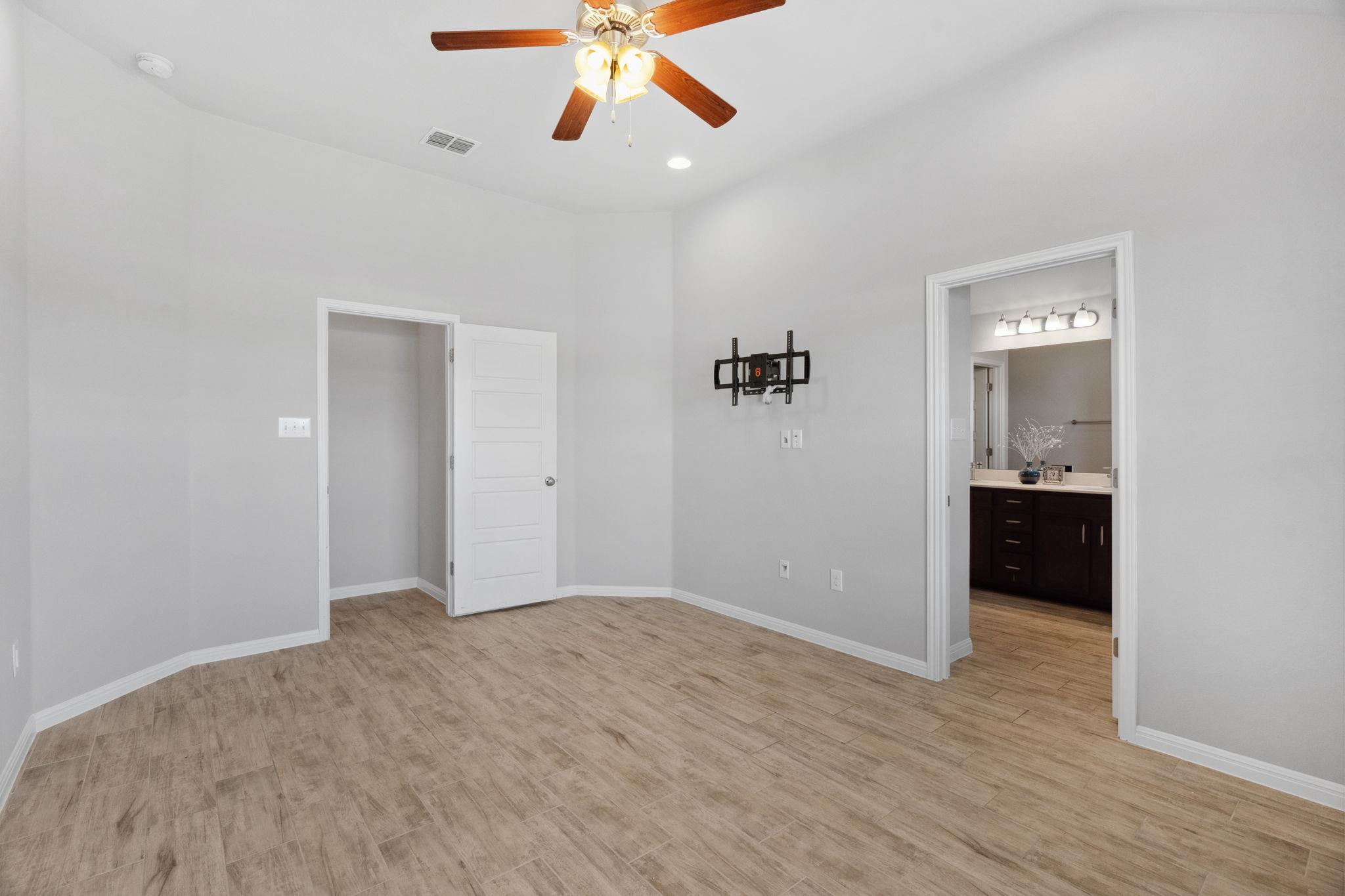 1912 Garretts Way Property Photo 18