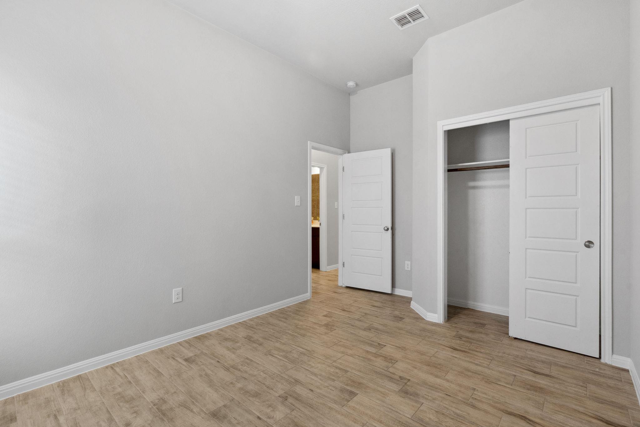 1912 Garretts Way Property Photo 28