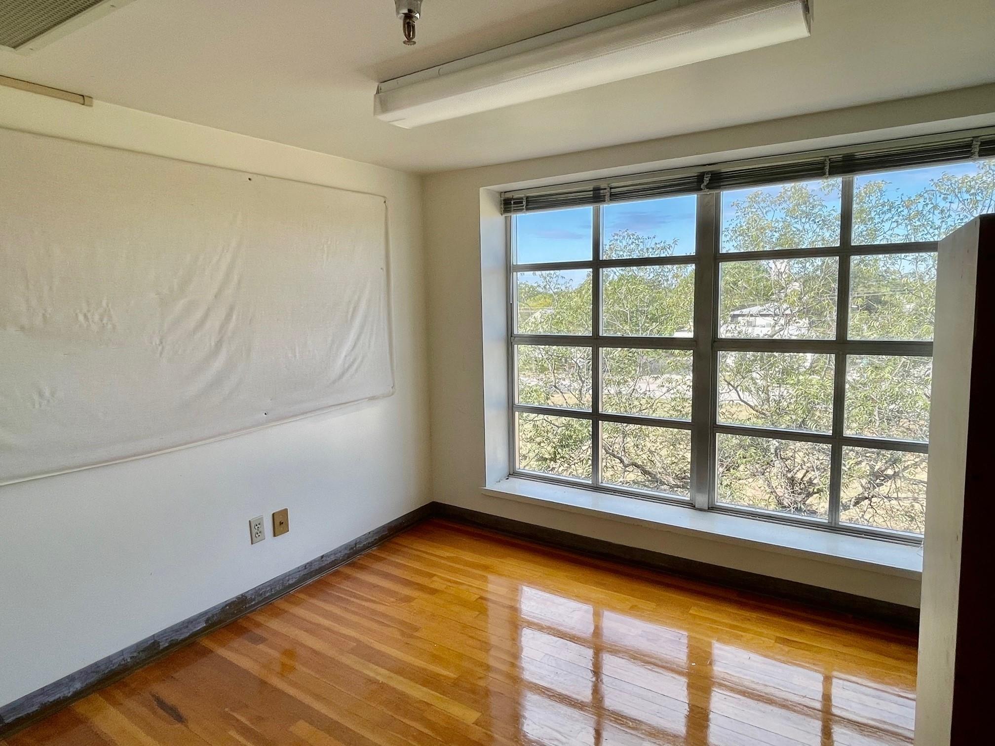 216 E College St Property Photo 22