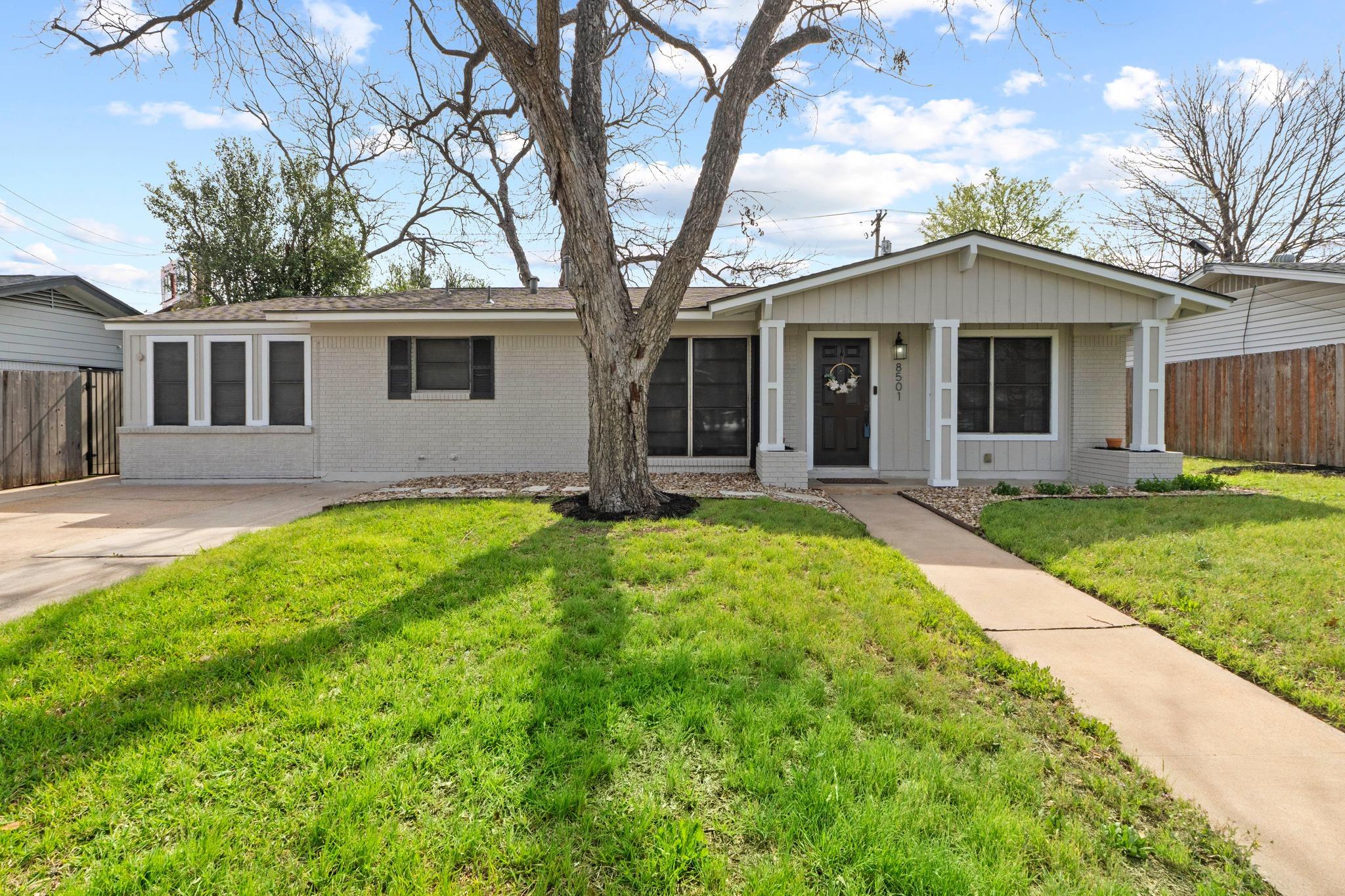 8501 Kromer St Property Photo 1