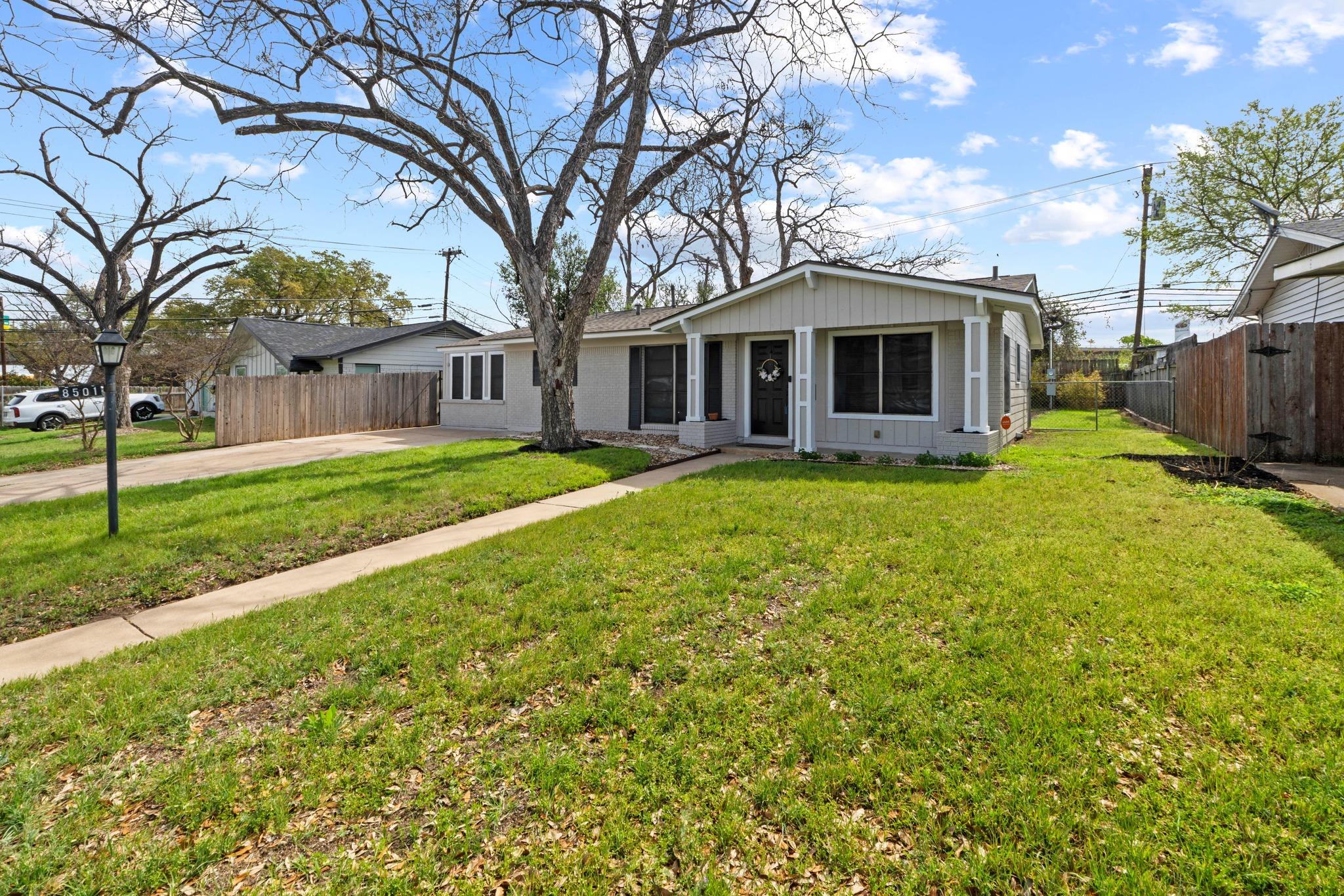 8501 Kromer St Property Photo 2