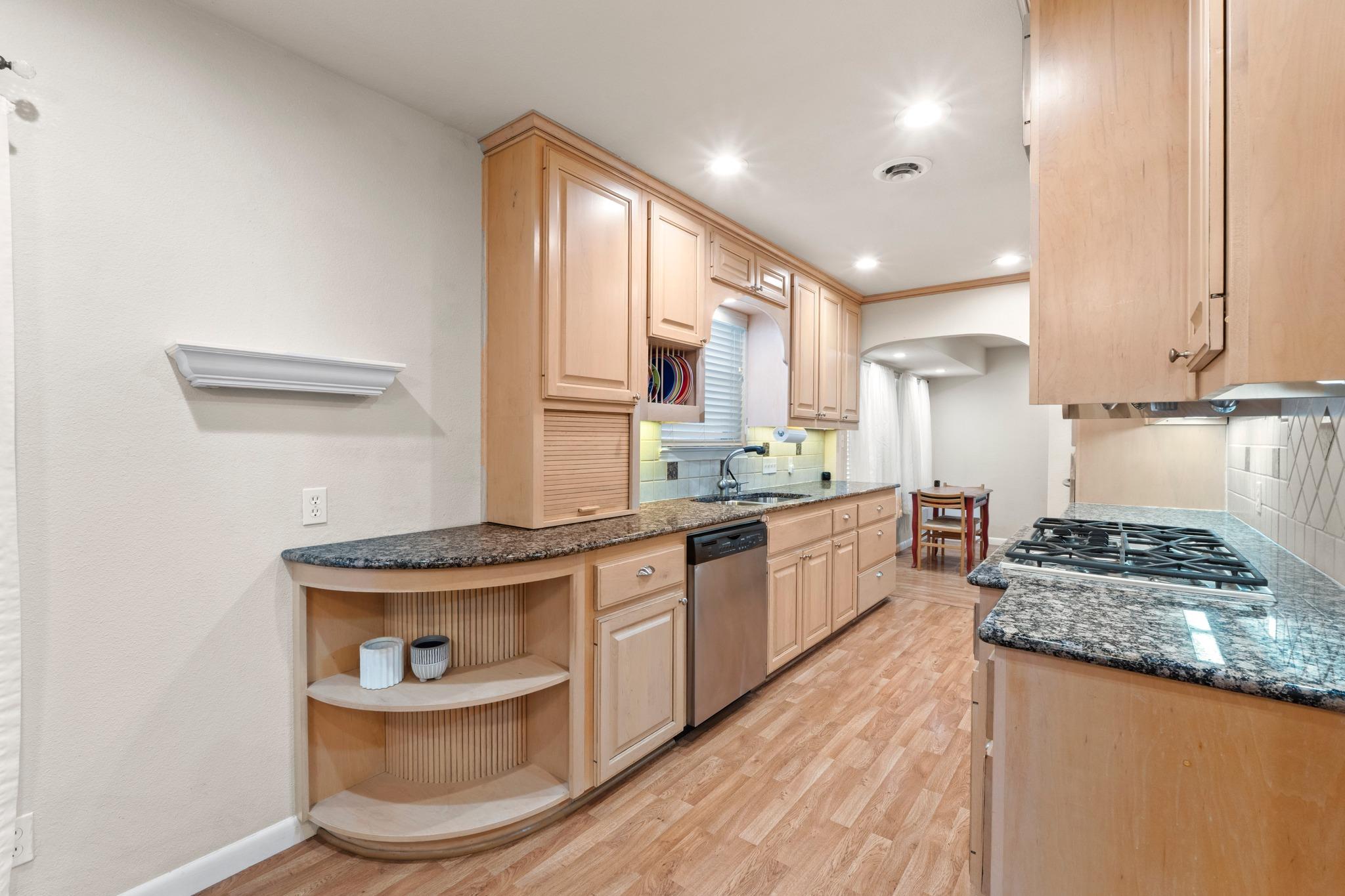 8501 Kromer St Property Photo 9