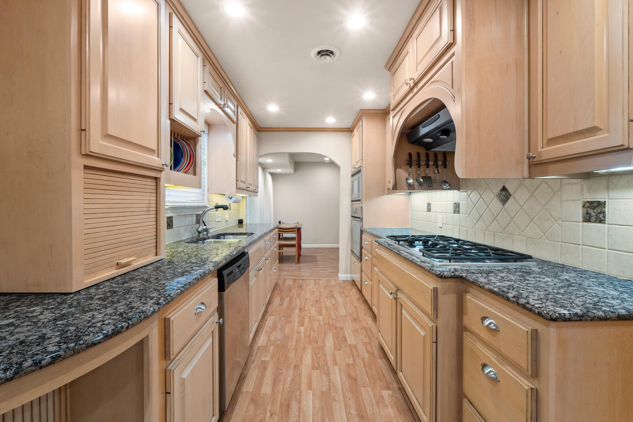 8501 Kromer St Property Photo 10