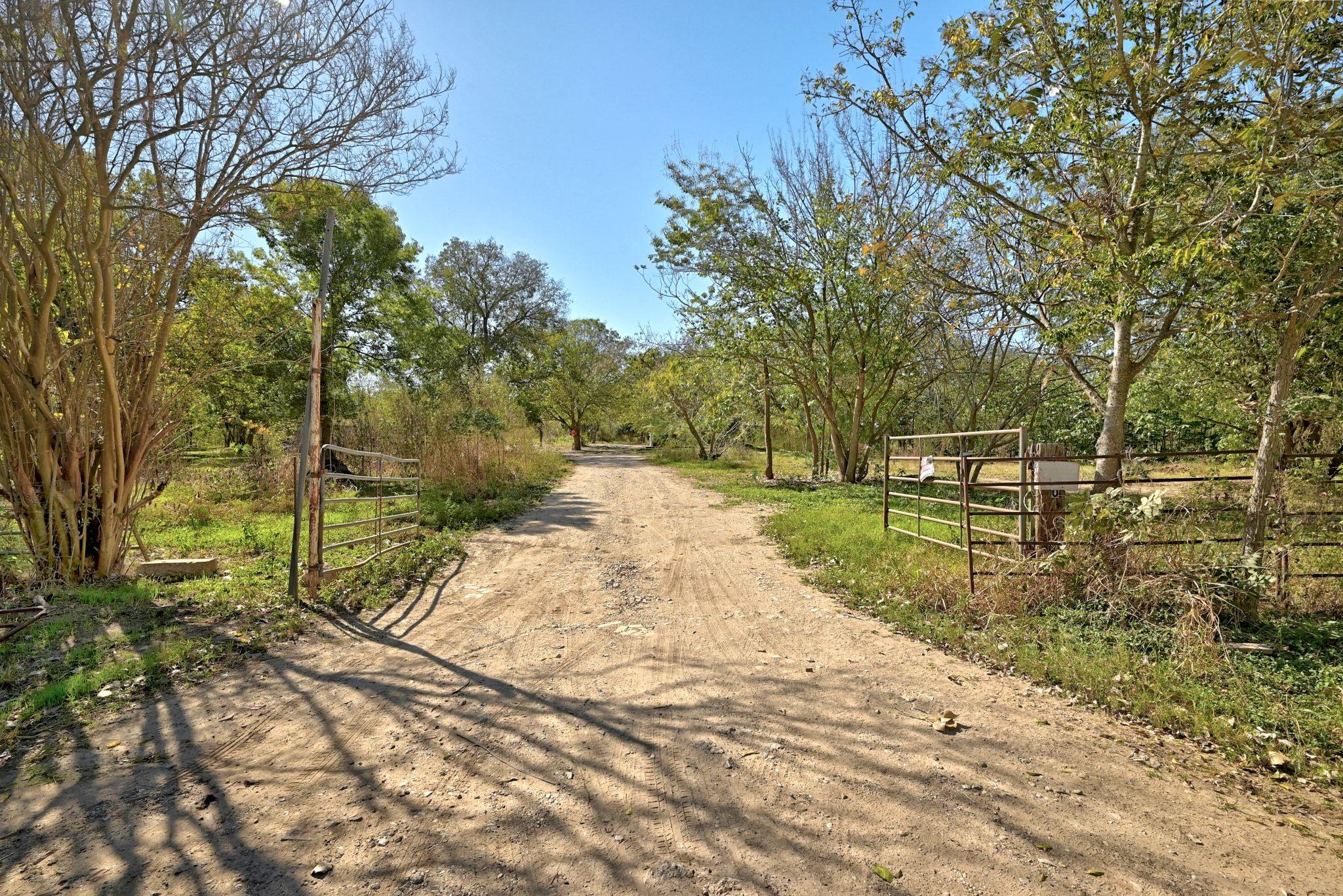 2004 Whirlaway Dr Property Photo 2