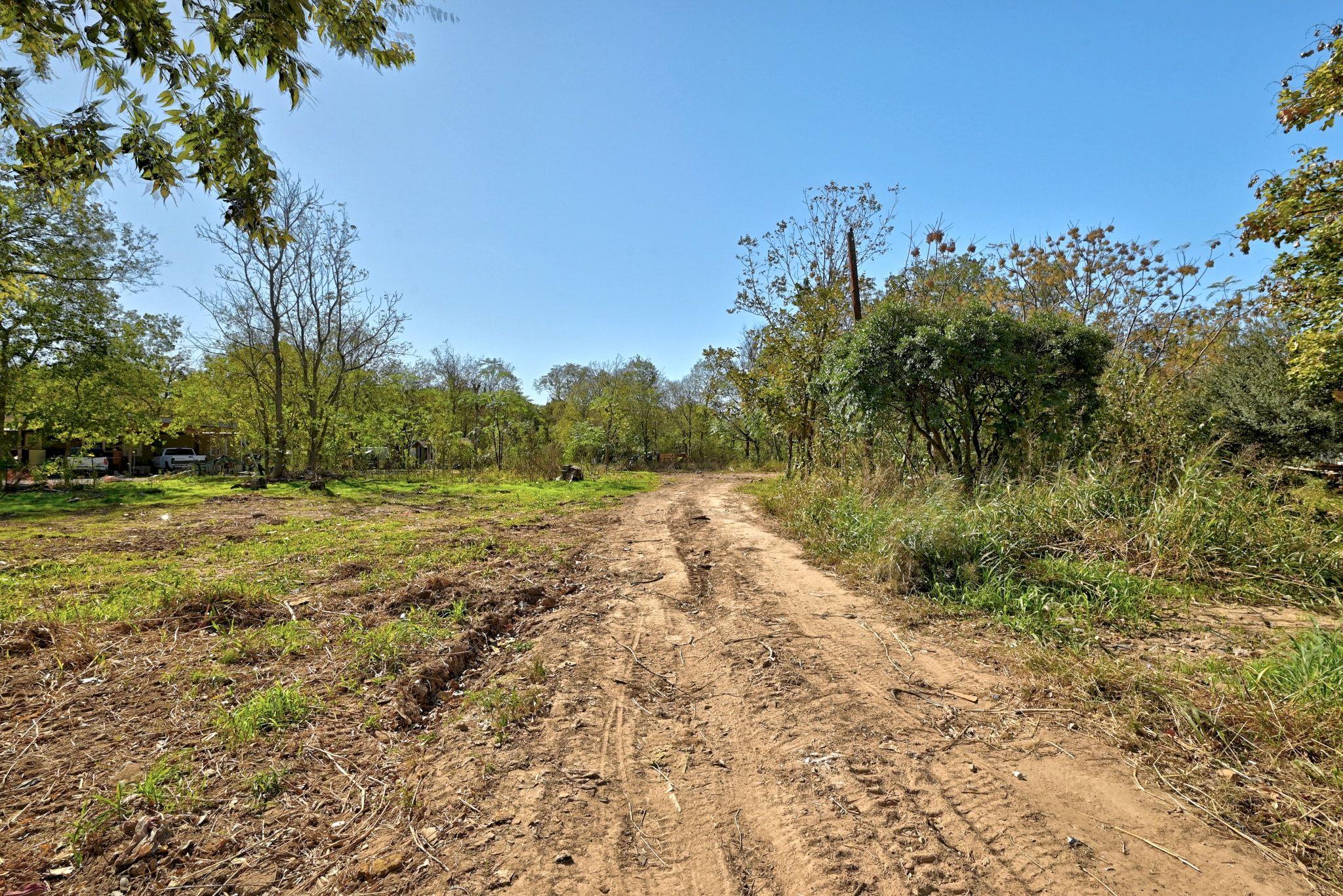 2004 Whirlaway Dr Property Photo 3