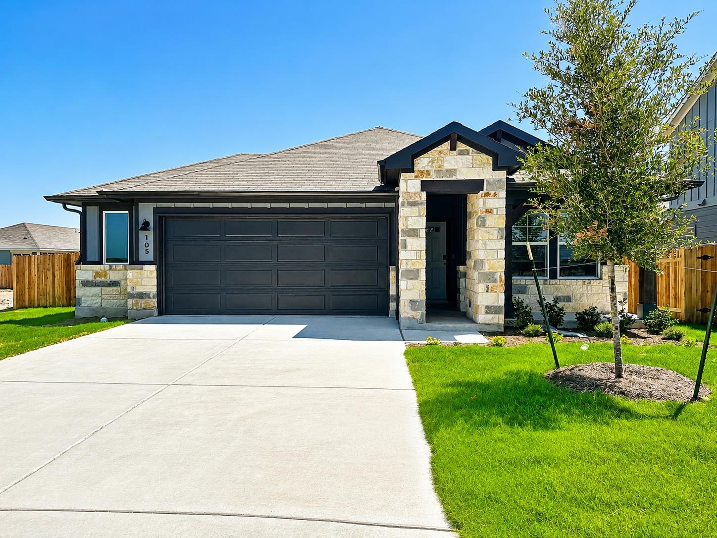 105 Fossil Dr Property Photo 1