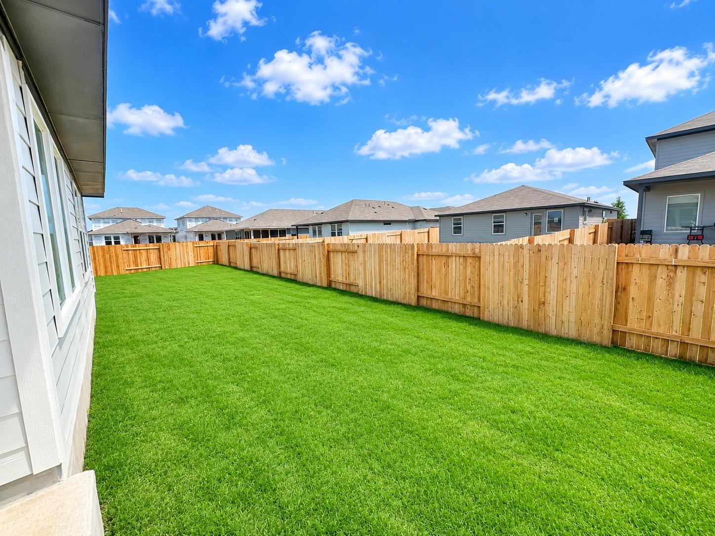 105 Fossil Dr Property Photo 3