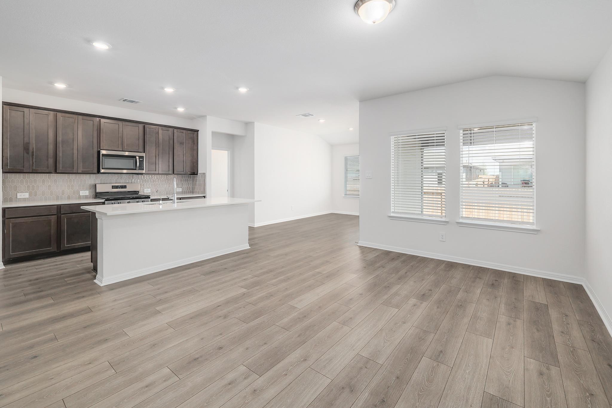 105 Fossil Dr Property Photo 5