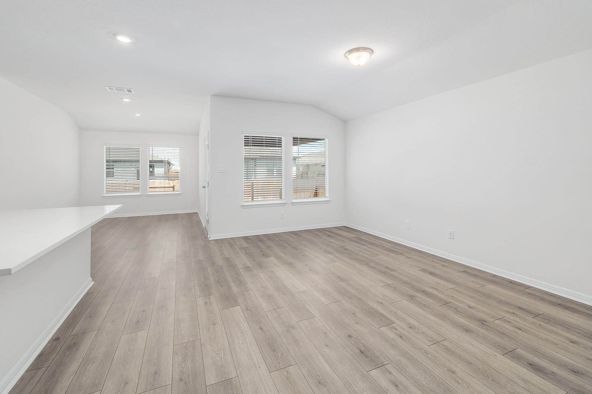 105 Fossil Dr Property Photo 7