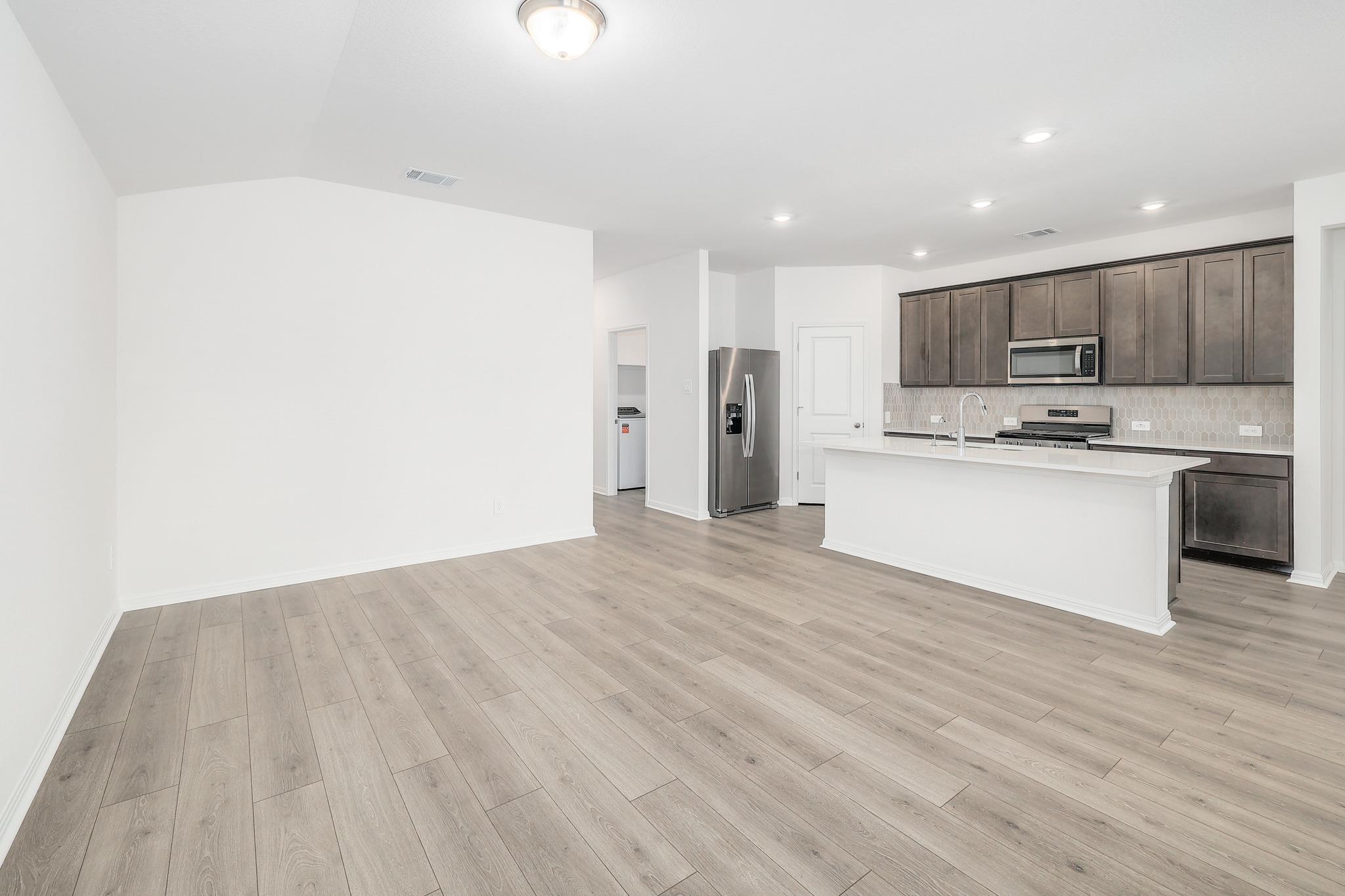 105 Fossil Dr Property Photo 8