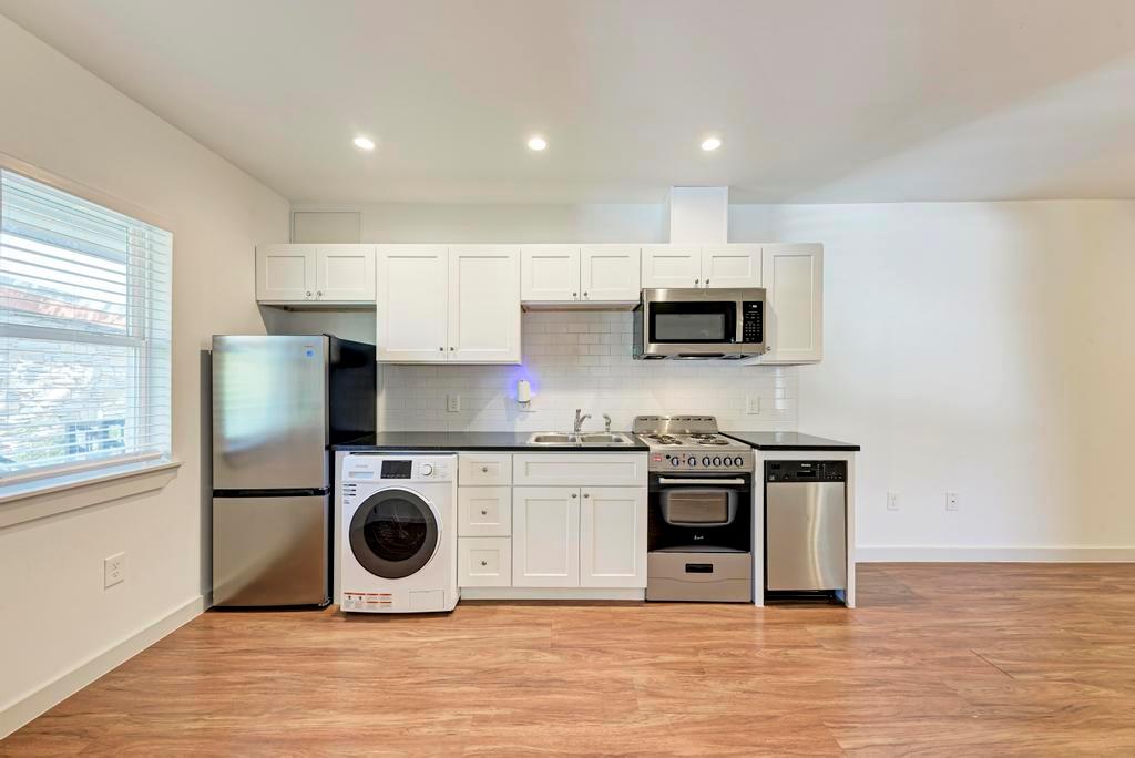306 E 30th St #3 Property Photo 12