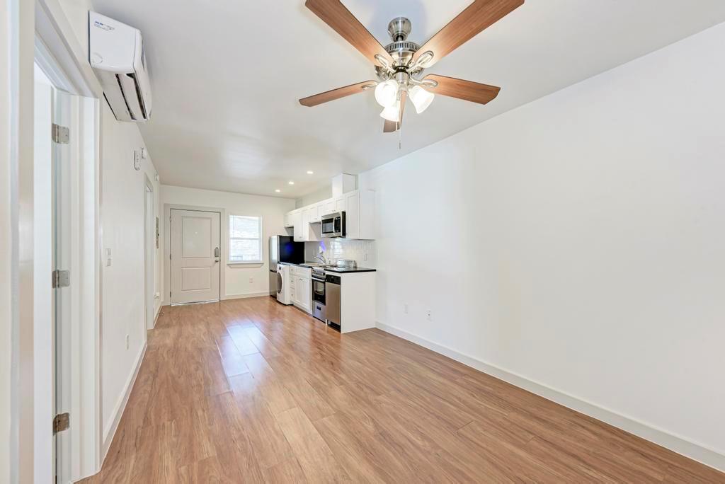 306 E 30th St #3 Property Photo 17