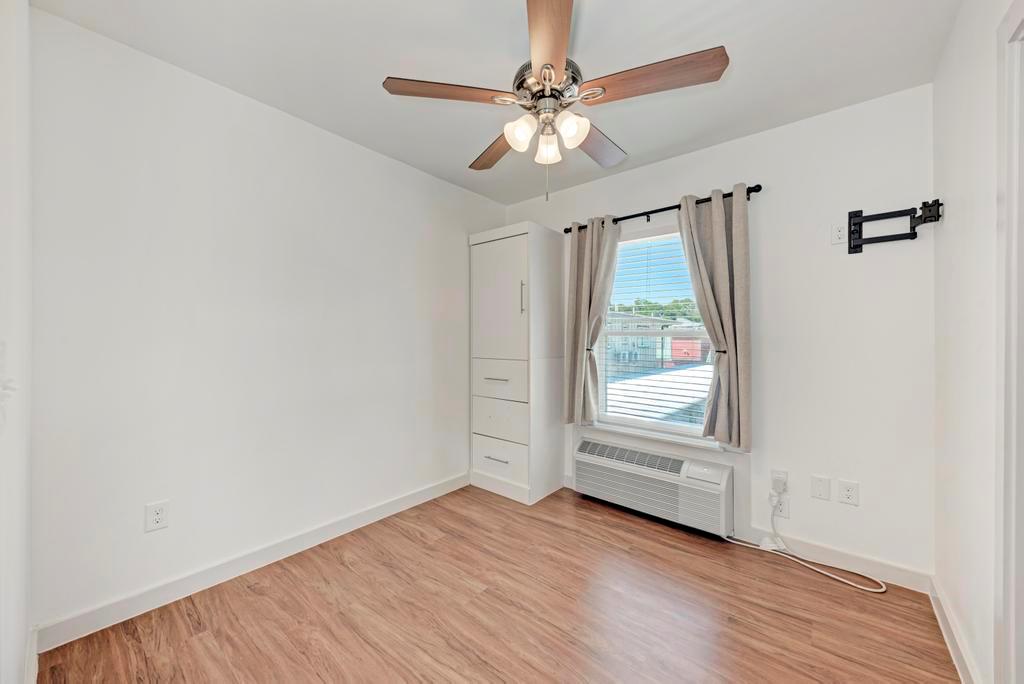 306 E 30th St #3 Property Photo 18