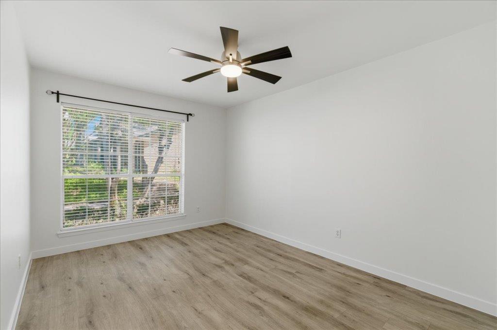 1015 E Yager Ln #18 Property Photo 12