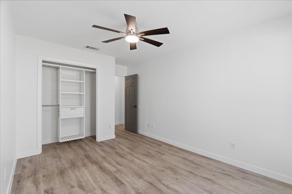 1015 E Yager Ln #18 Property Photo 14