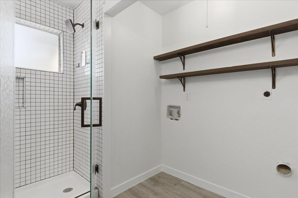 1015 E Yager Ln #18 Property Photo 17