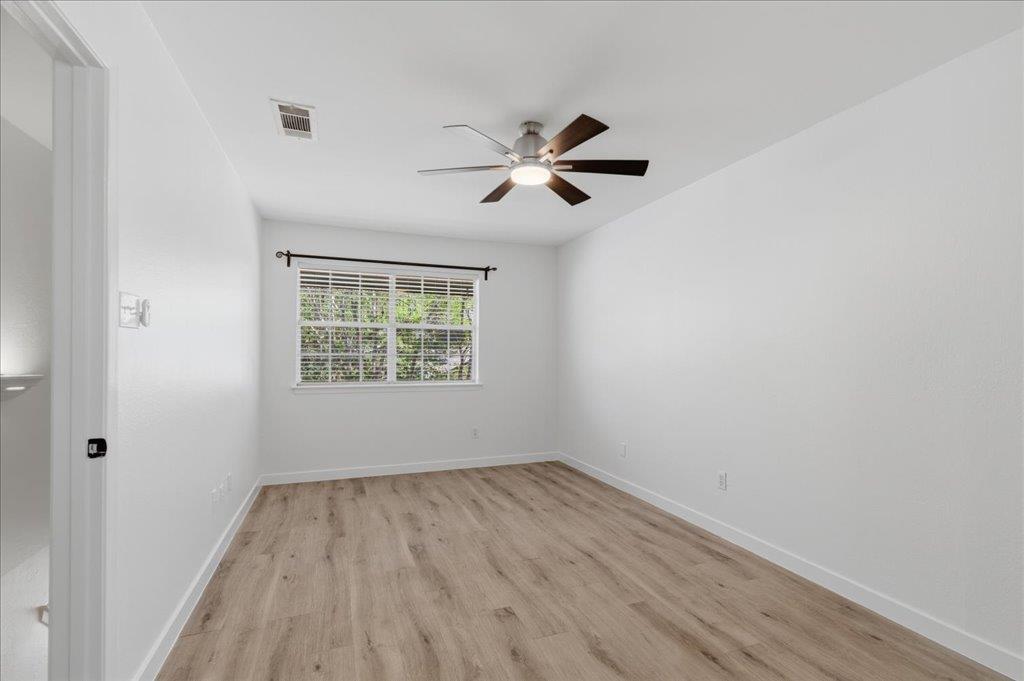 1015 E Yager Ln #18 Property Photo 19