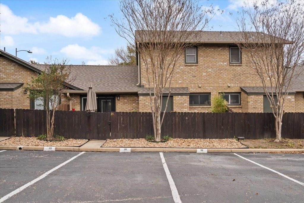 1015 E Yager Ln #18 Property Photo 28