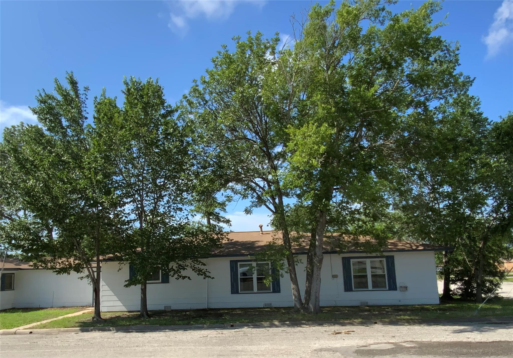 408 S Grimes St Property Photo 1