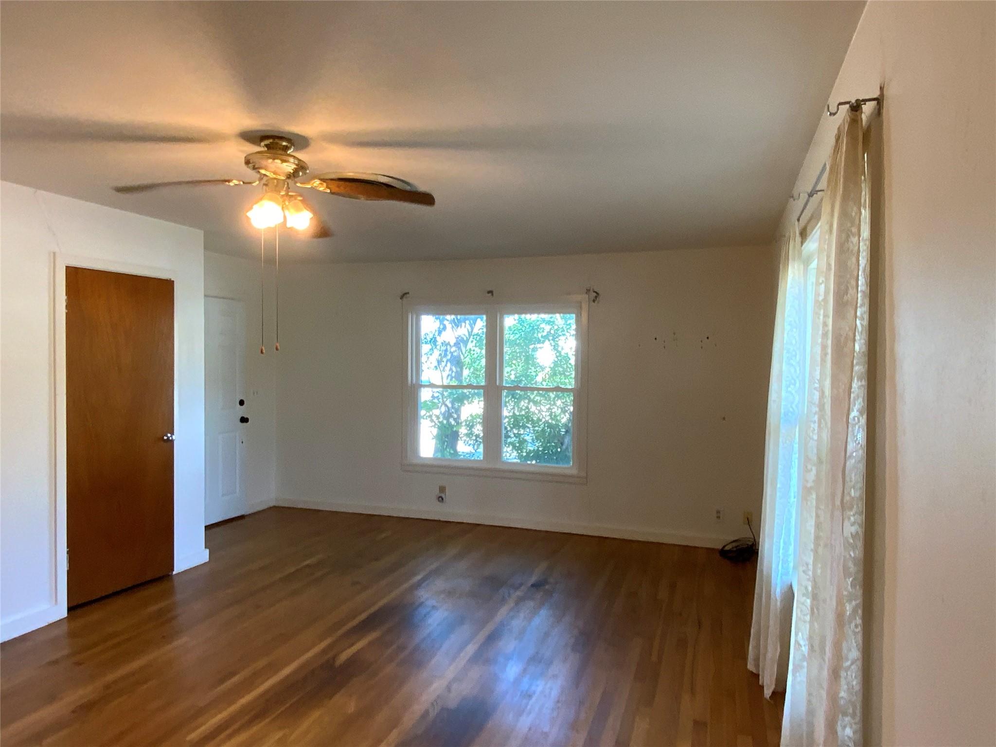 408 S Grimes St Property Photo 5
