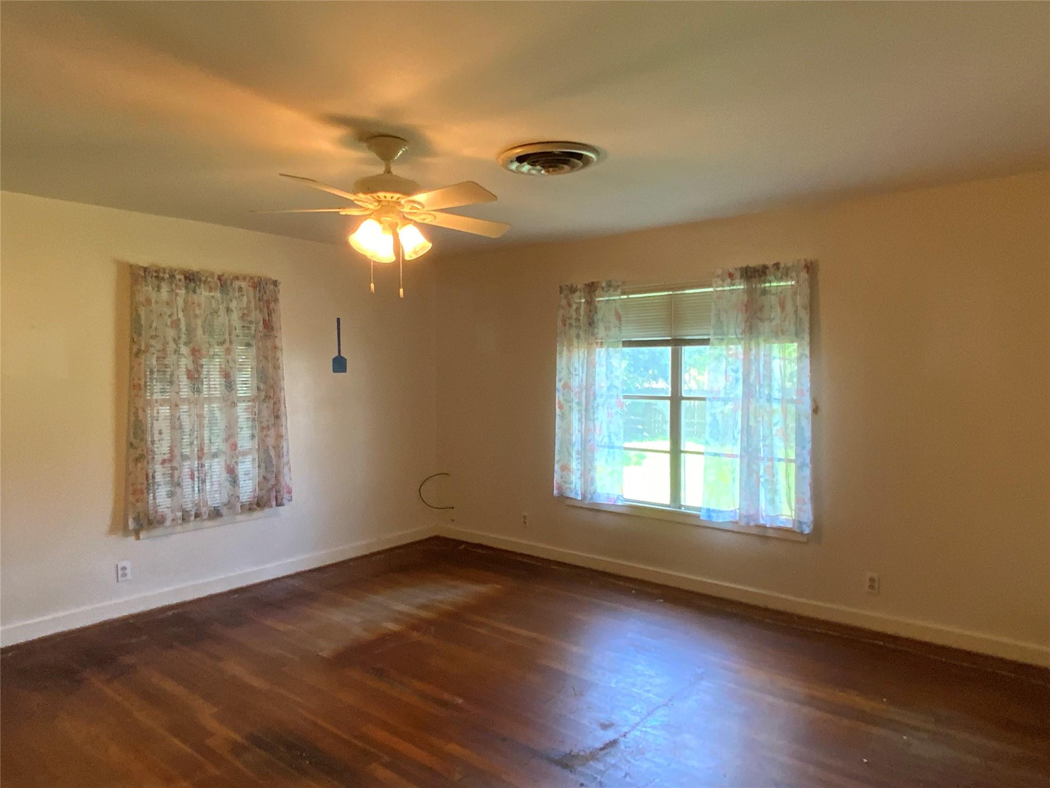 408 S Grimes St Property Photo 10