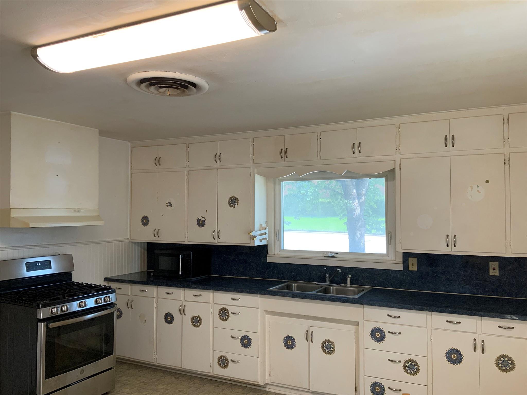 408 S Grimes St Property Photo 14