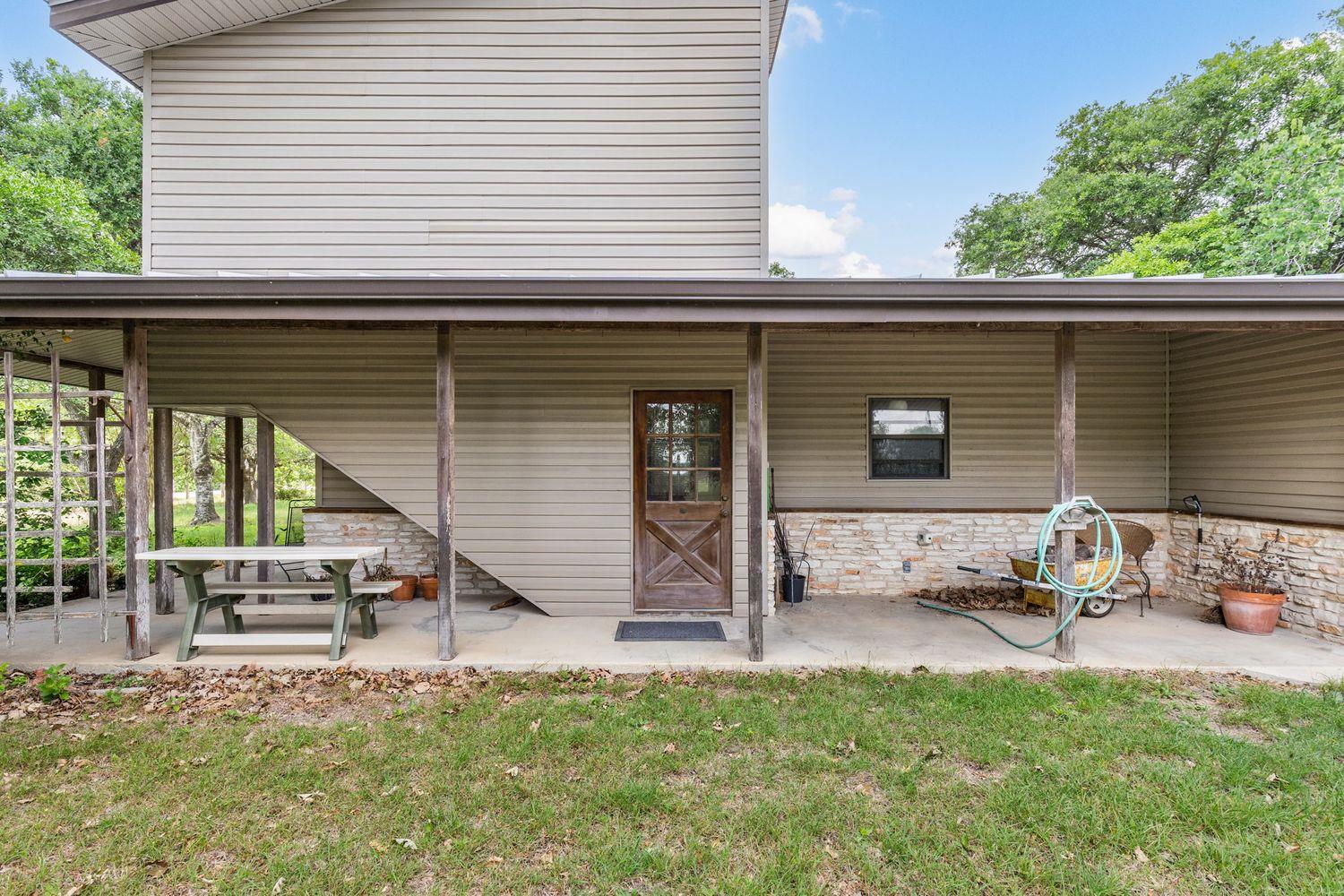 907 Horace Howard Dr Property Photo 6