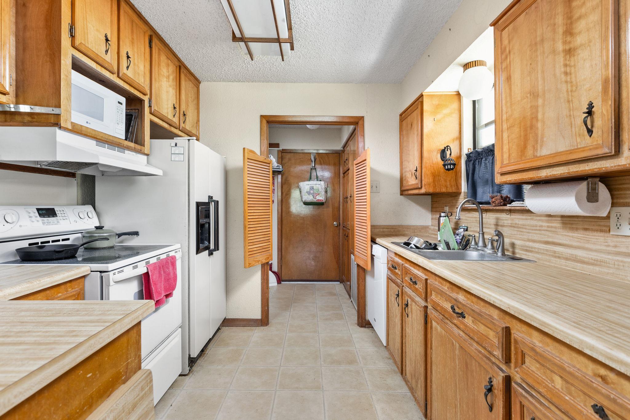 907 Horace Howard Dr Property Photo 14