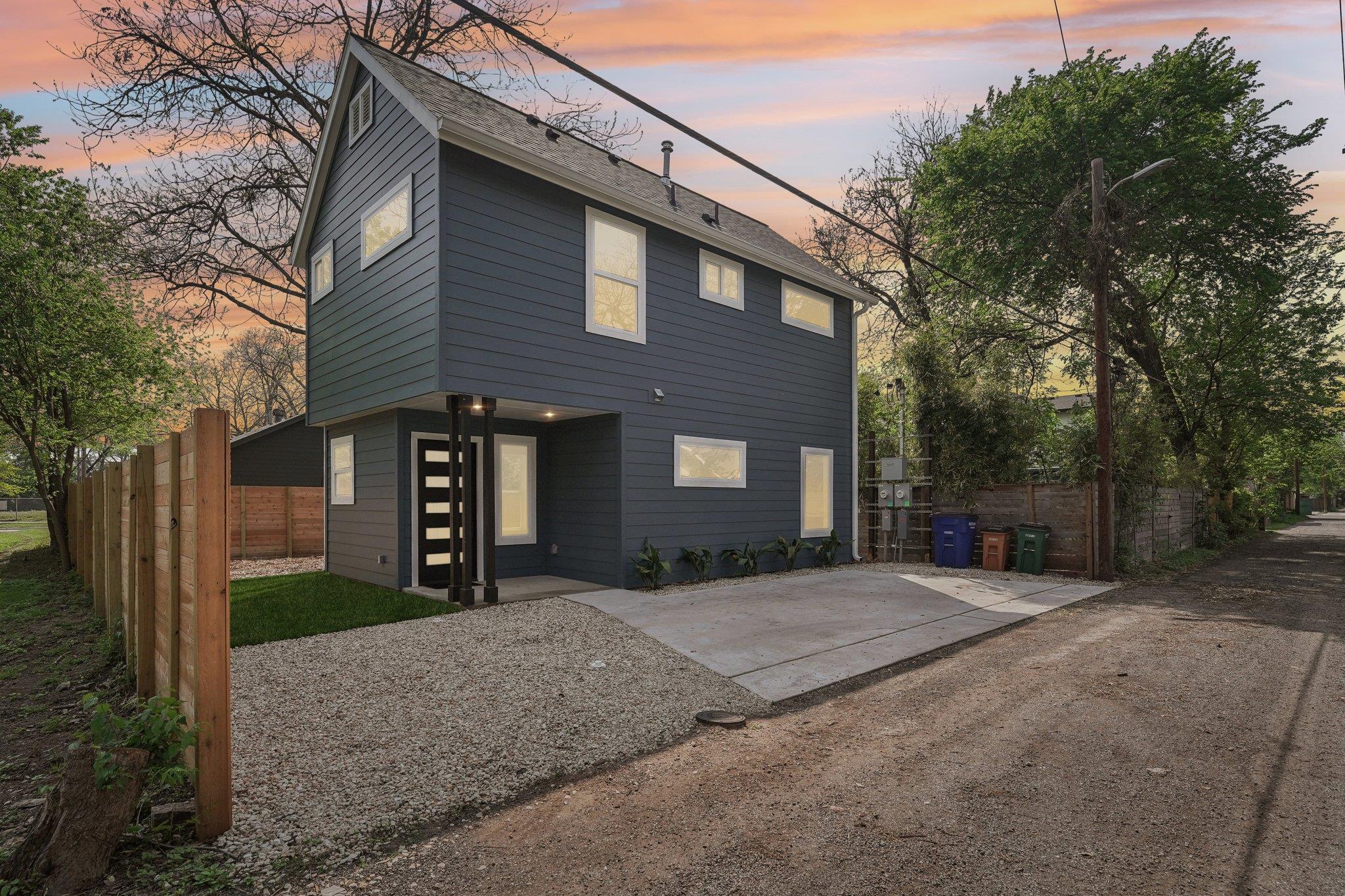 2312 Canterbury St #b Property Photo