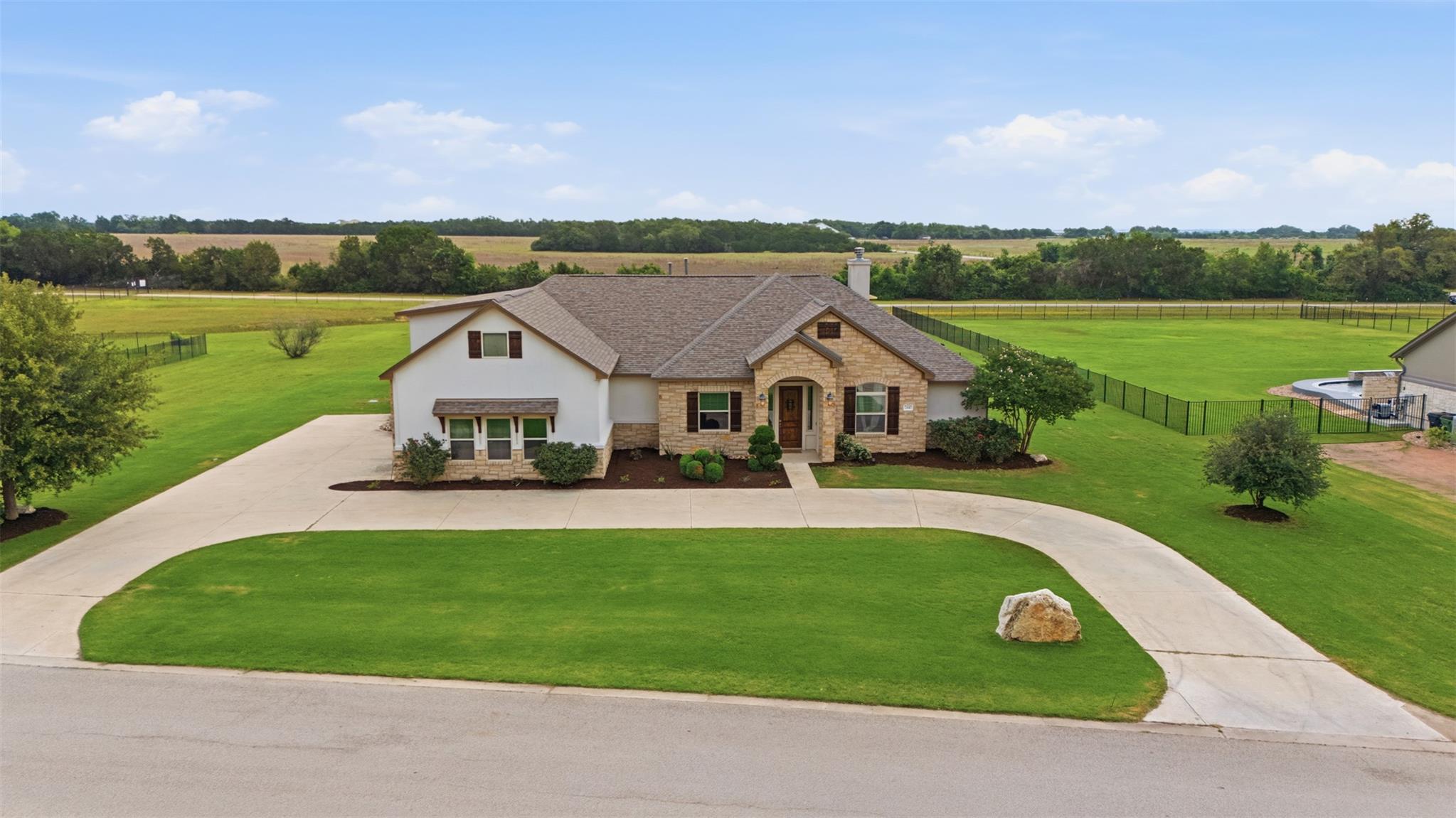 2440 Greatwood Trl Property Photo 1