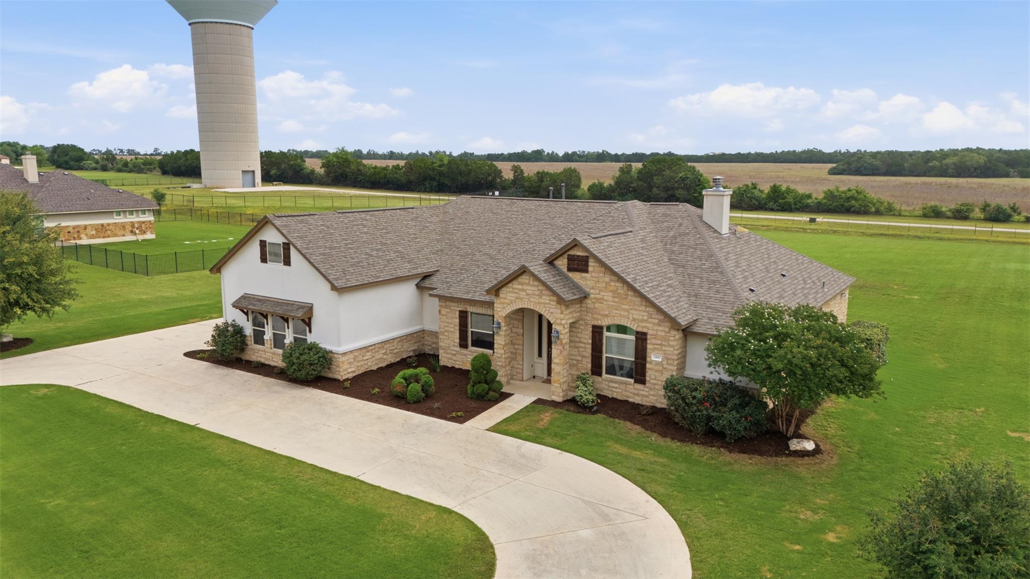 2440 Greatwood Trl Property Photo 5