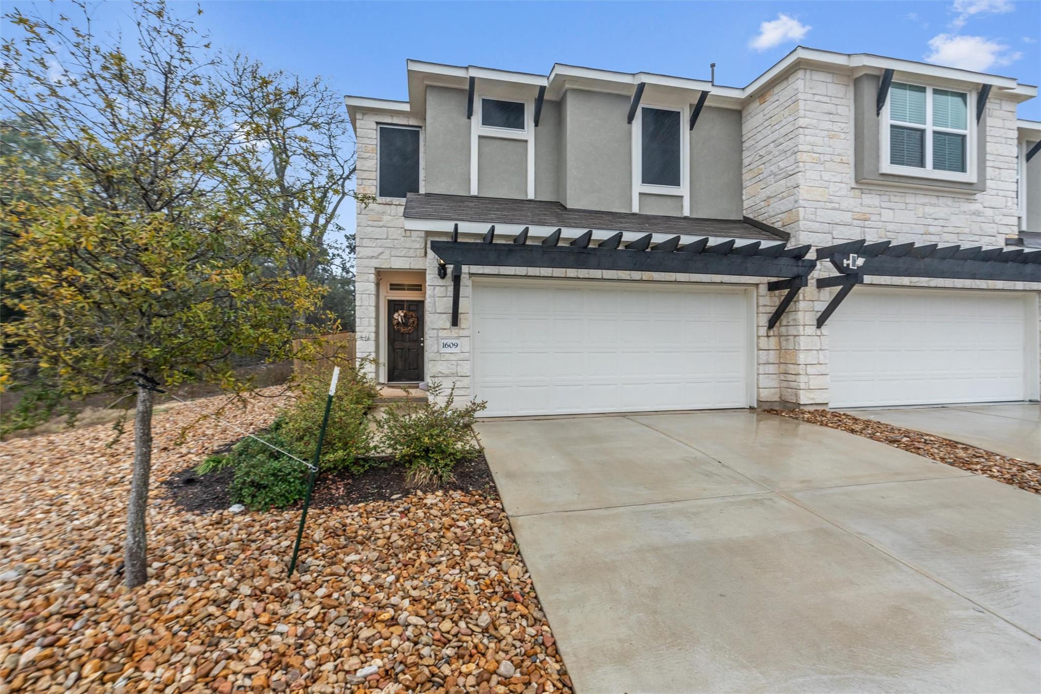 1609 Fenton Hill Dr Property Photo 2