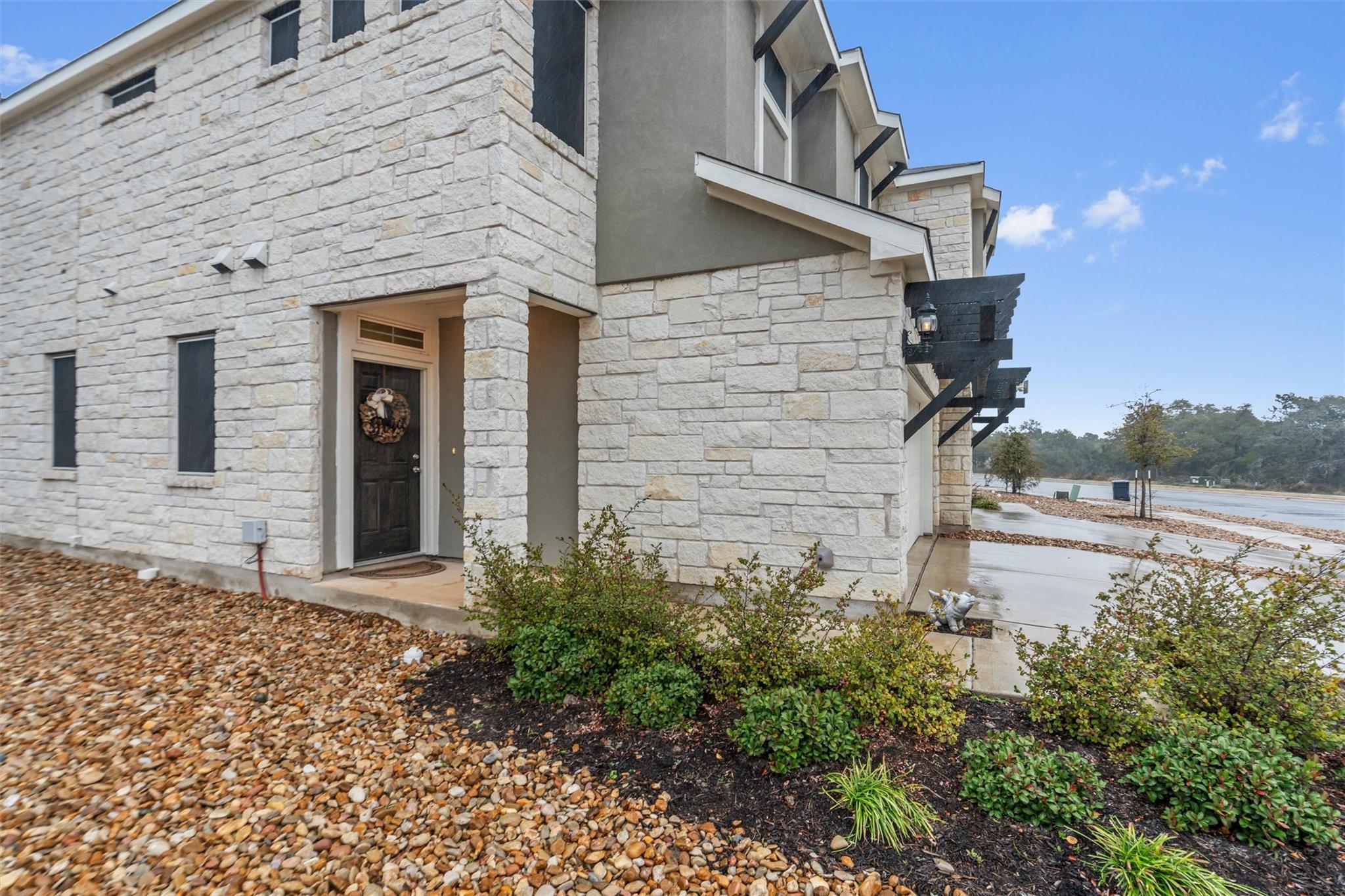 1609 Fenton Hill Dr Property Photo 3