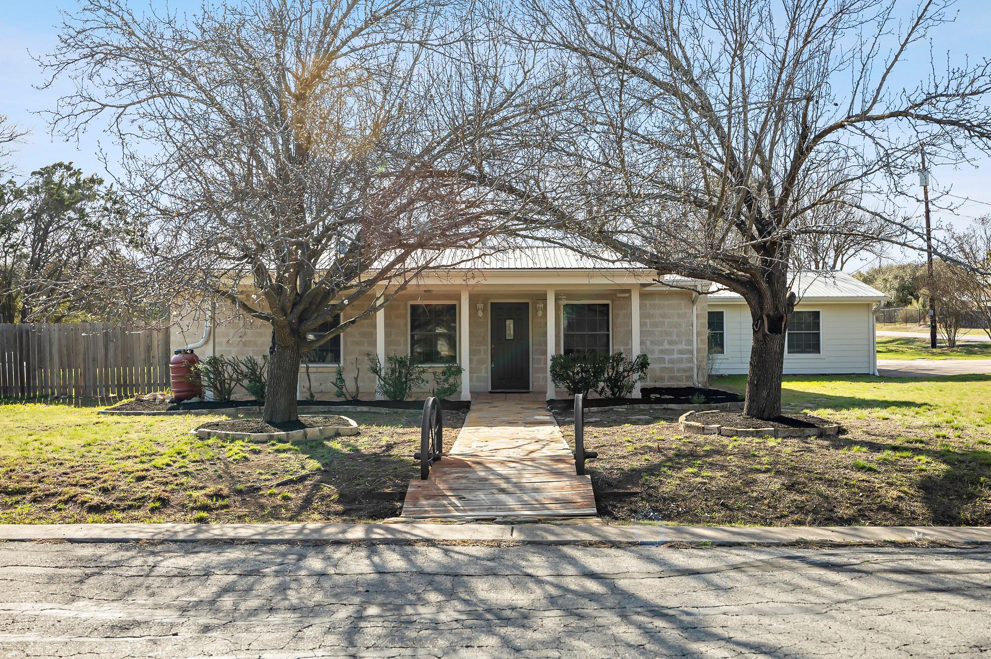300 Grand Prairie Cir Property Photo