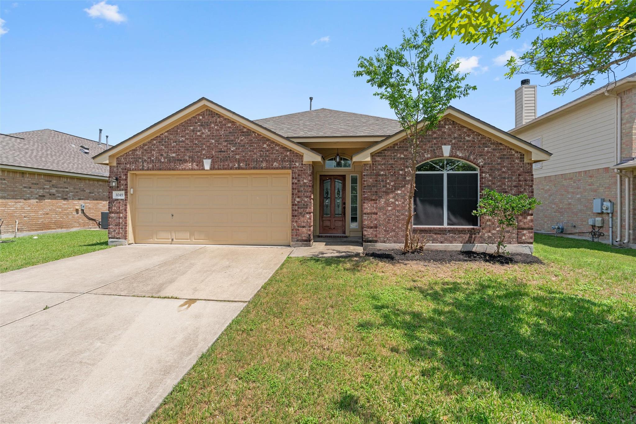 1049 Regency Ln Property Photo 1