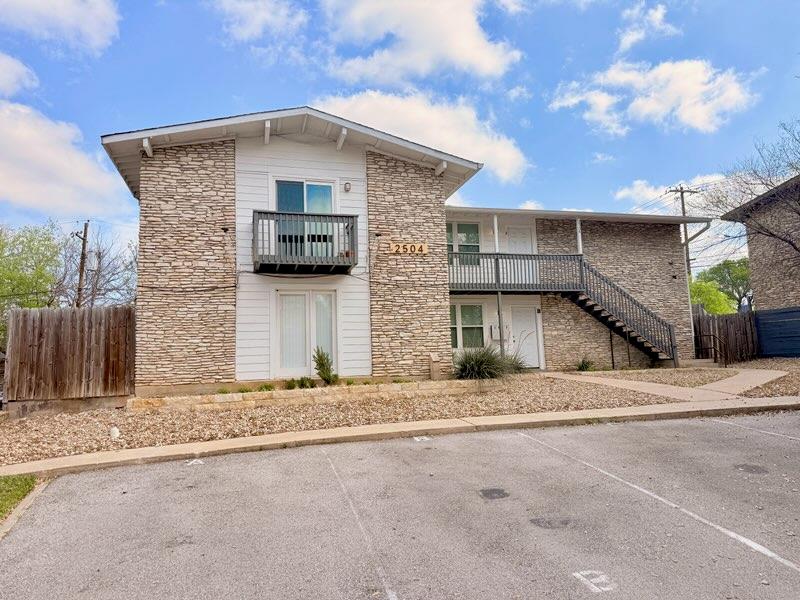 2504 Manor Cir #b Property Photo 2