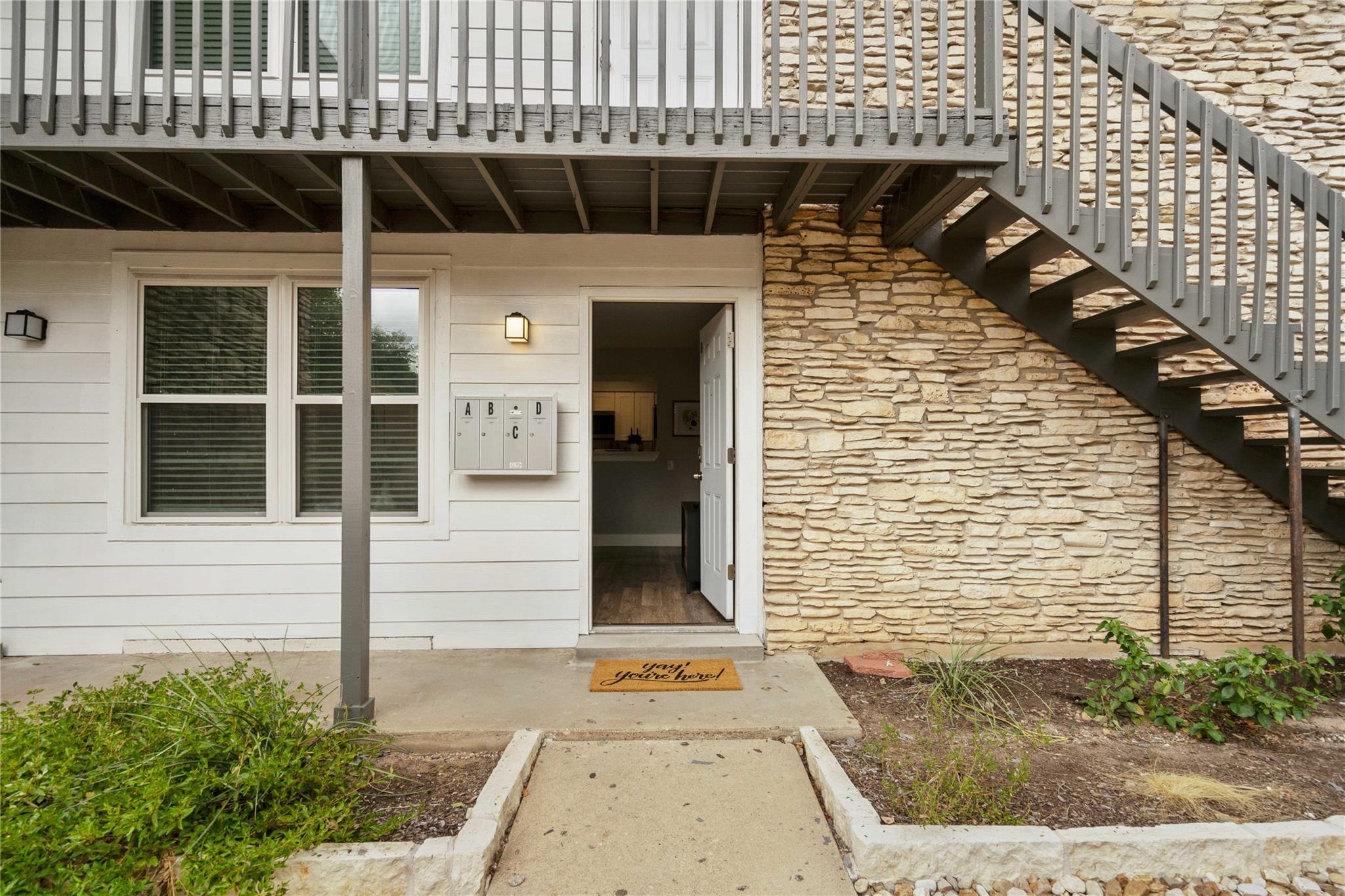 2504 Manor Cir #b Property Photo 3