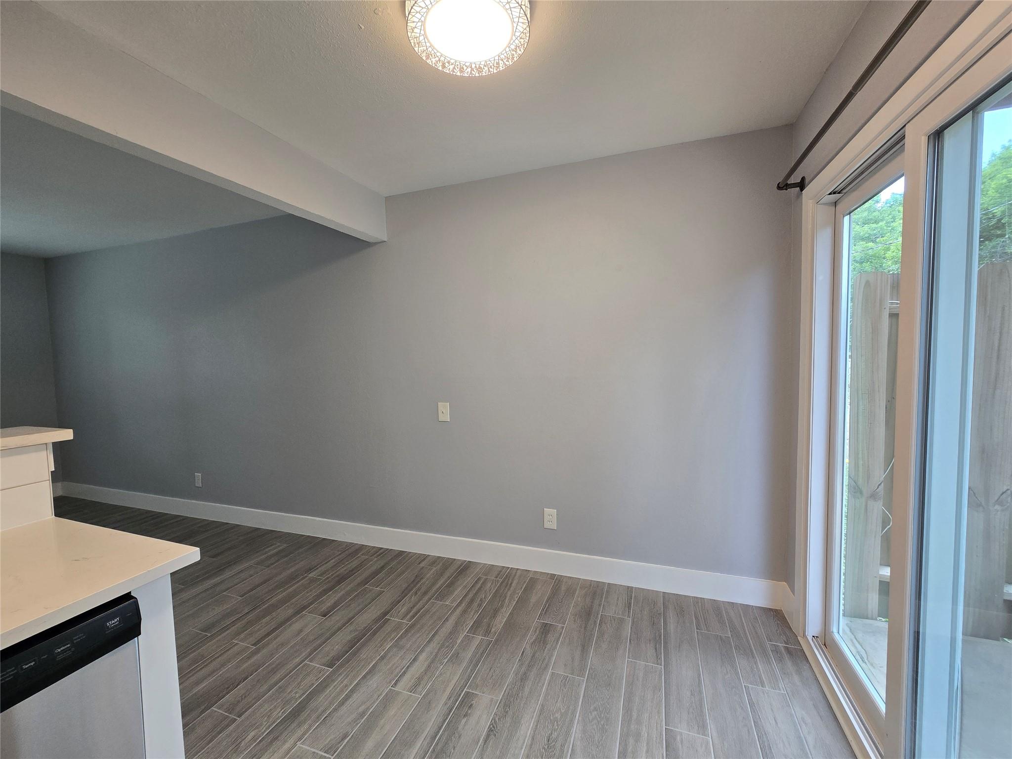 2504 Manor Cir #b Property Photo 8