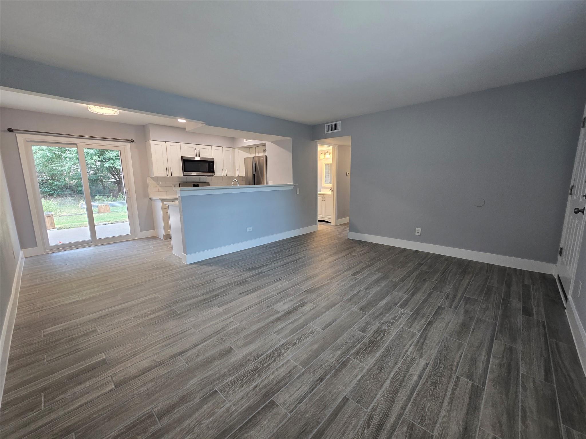 2504 Manor Cir #b Property Photo 10