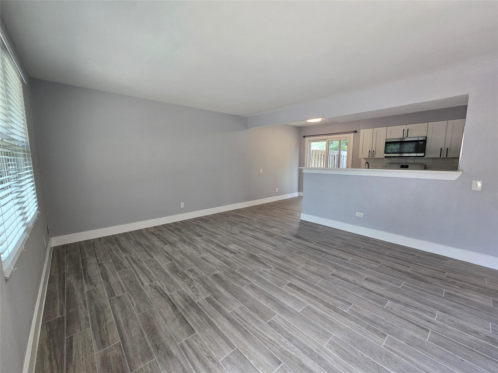 2504 Manor Cir #b Property Photo 11