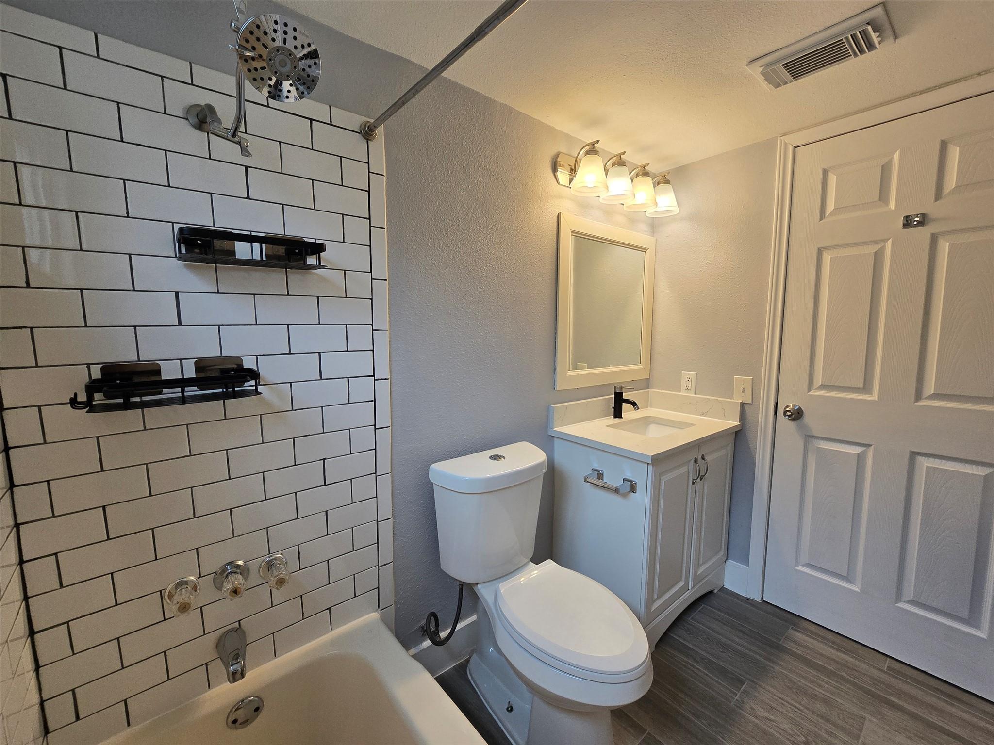 2504 Manor Cir #b Property Photo 18