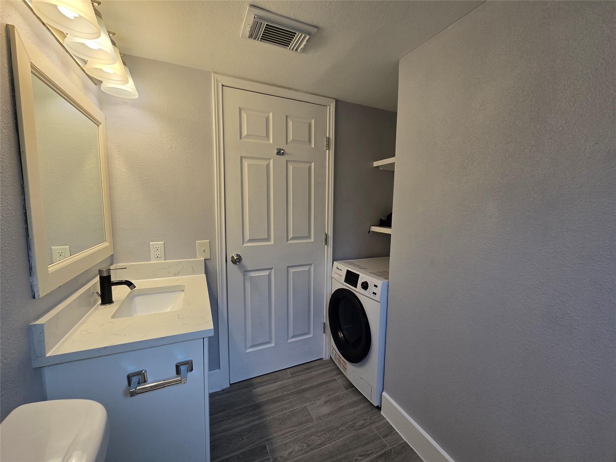 2504 Manor Cir #b Property Photo 19