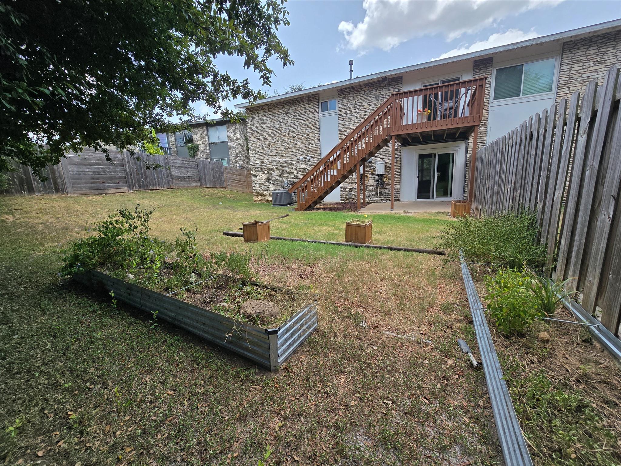 2504 Manor Cir #b Property Photo 23