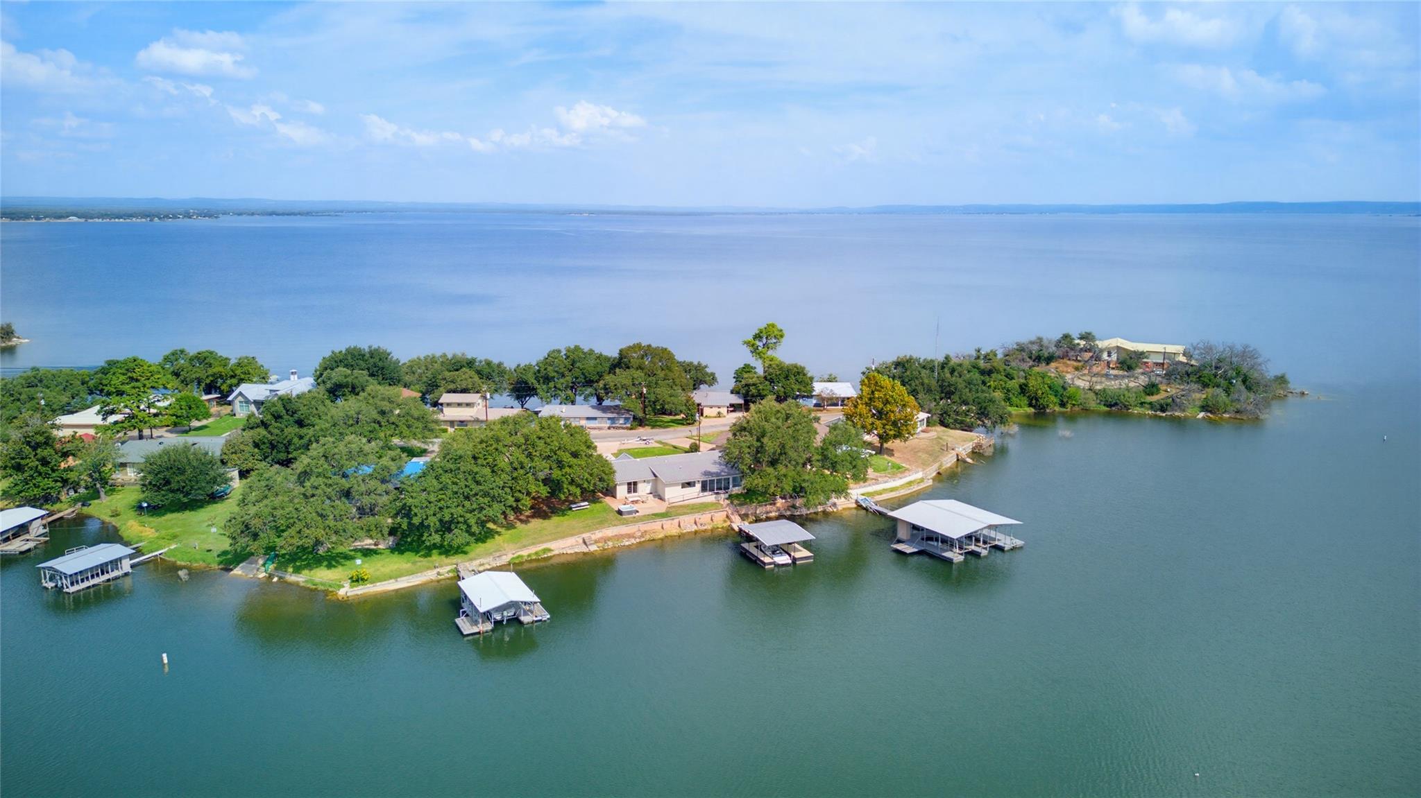516 Island Lodges Dr Property Photo 1