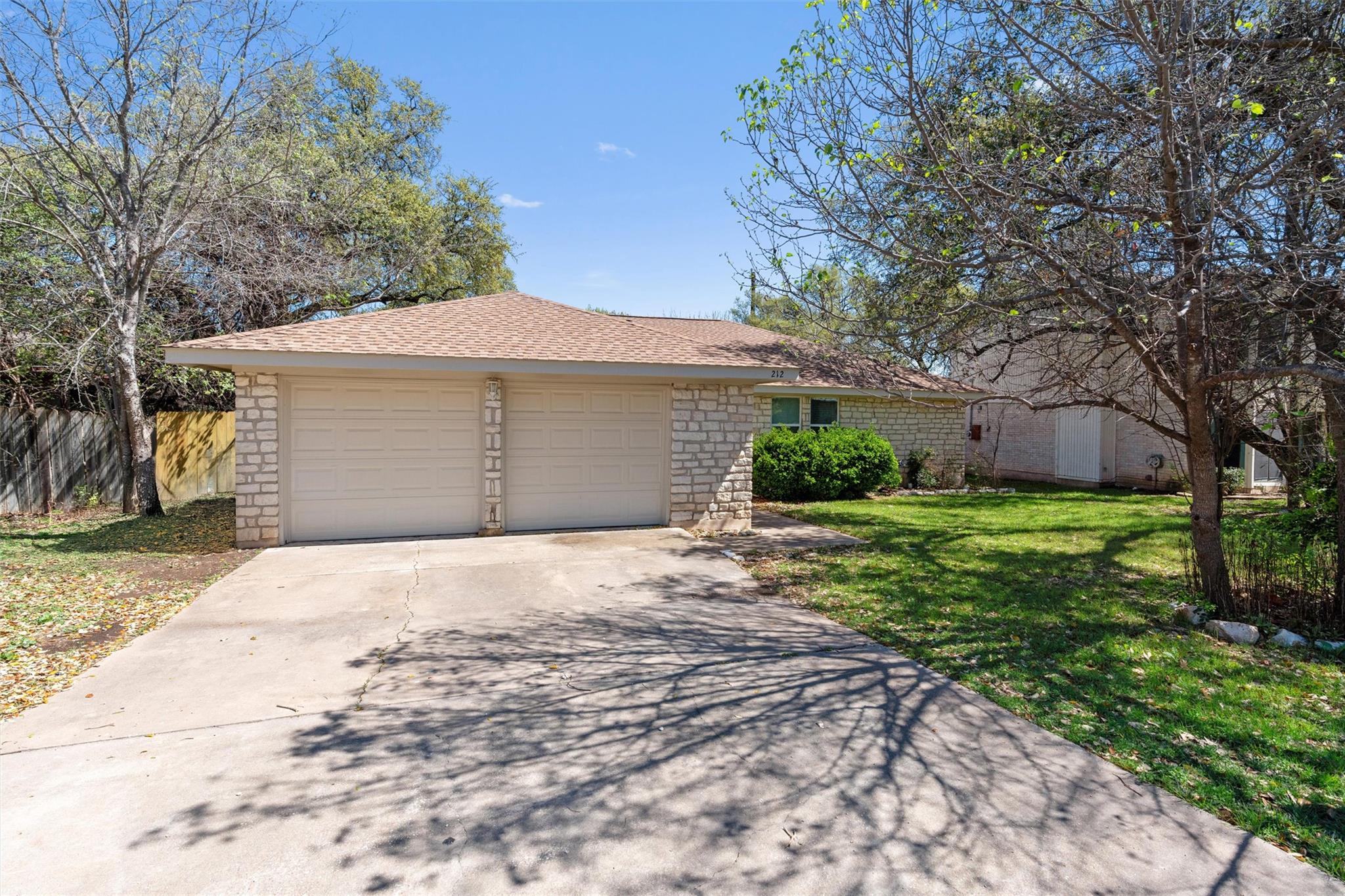 212 Rockcrest Dr Property Photo 2