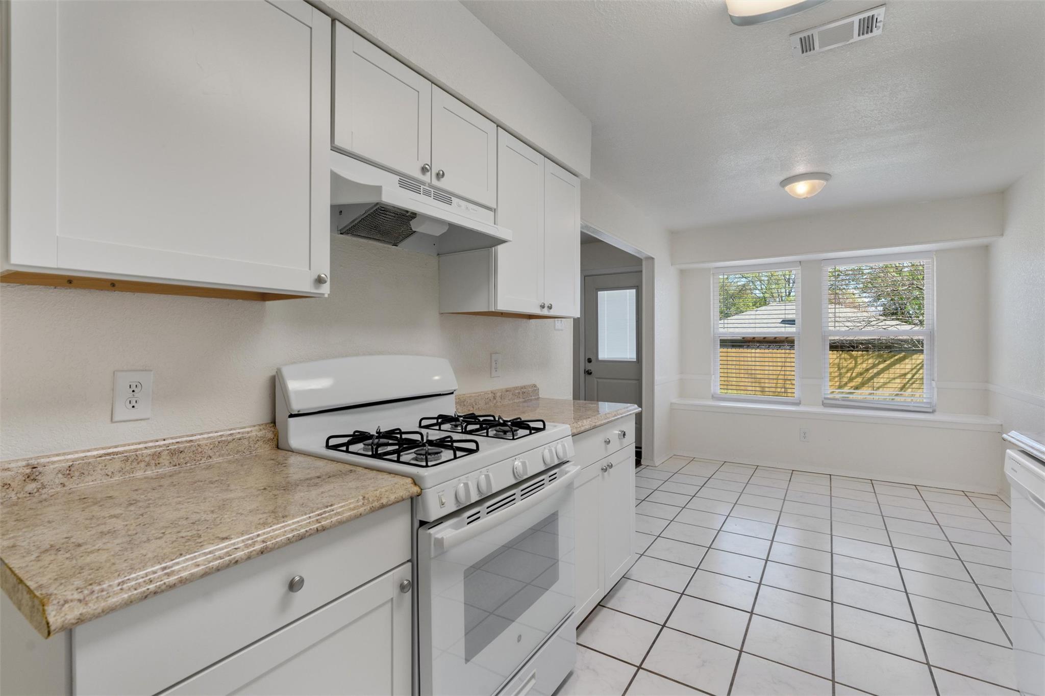 212 Rockcrest Dr Property Photo 9