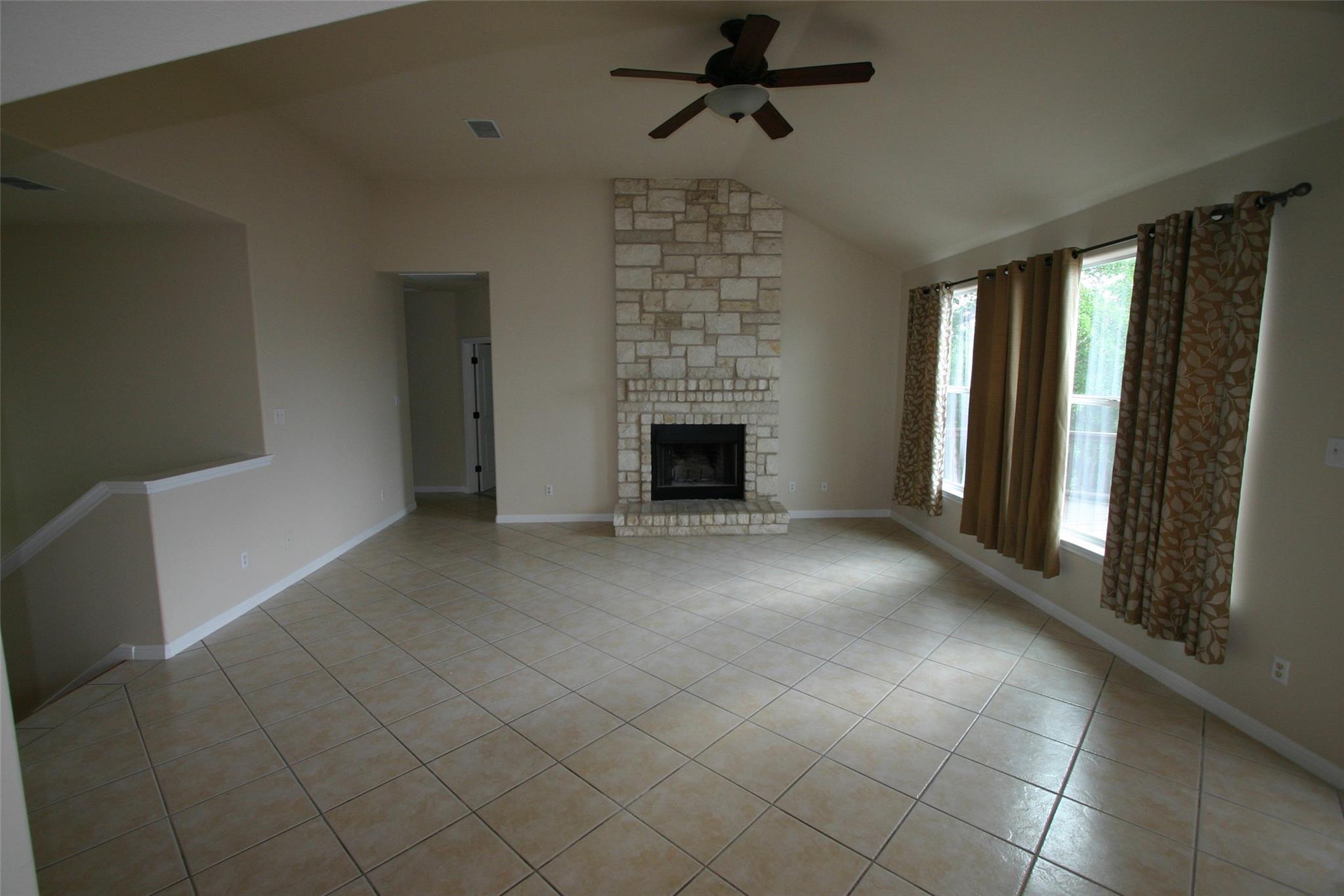 332 Southwind Rd Property Photo 2
