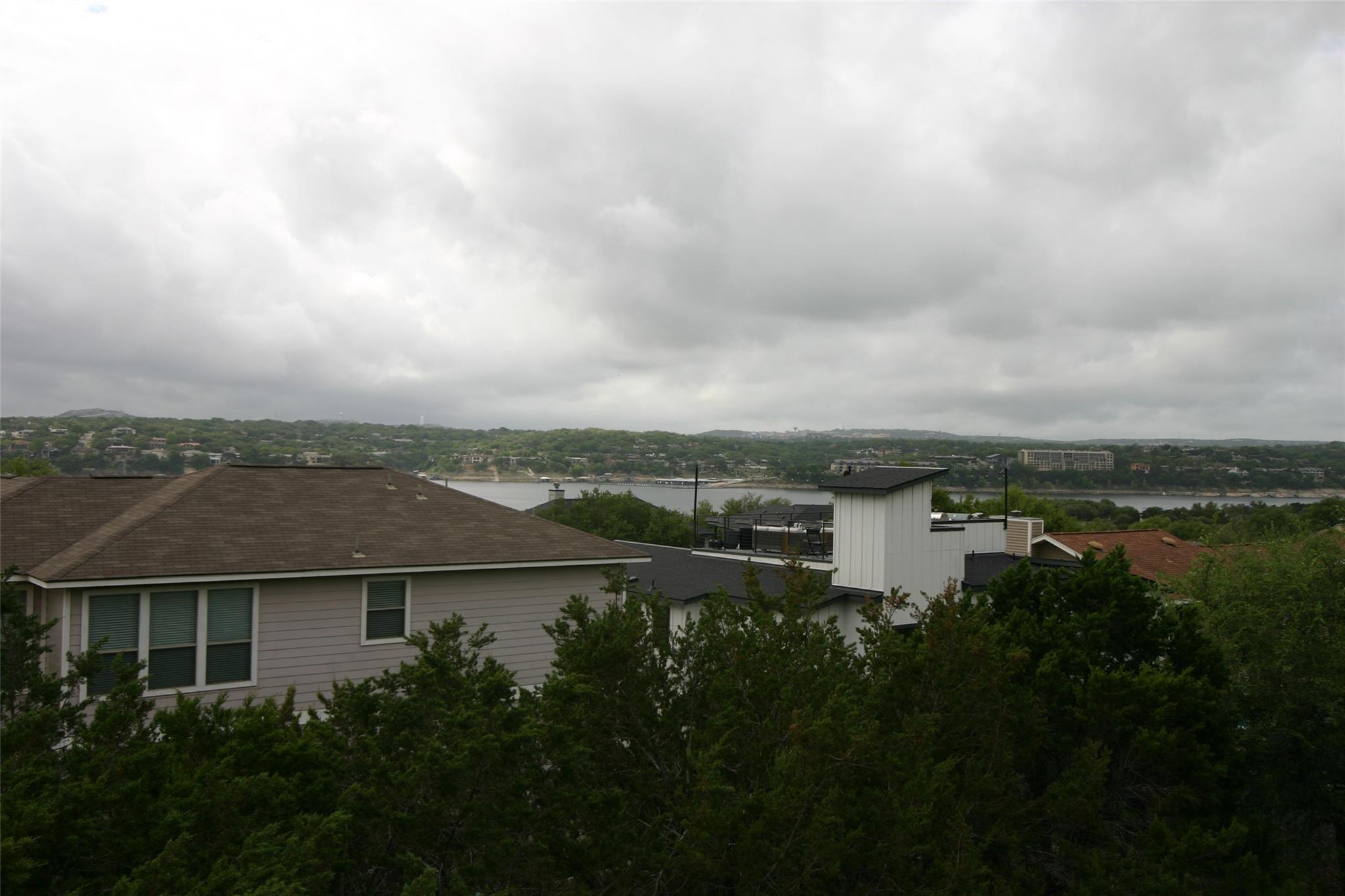 332 Southwind Rd Property Photo 4