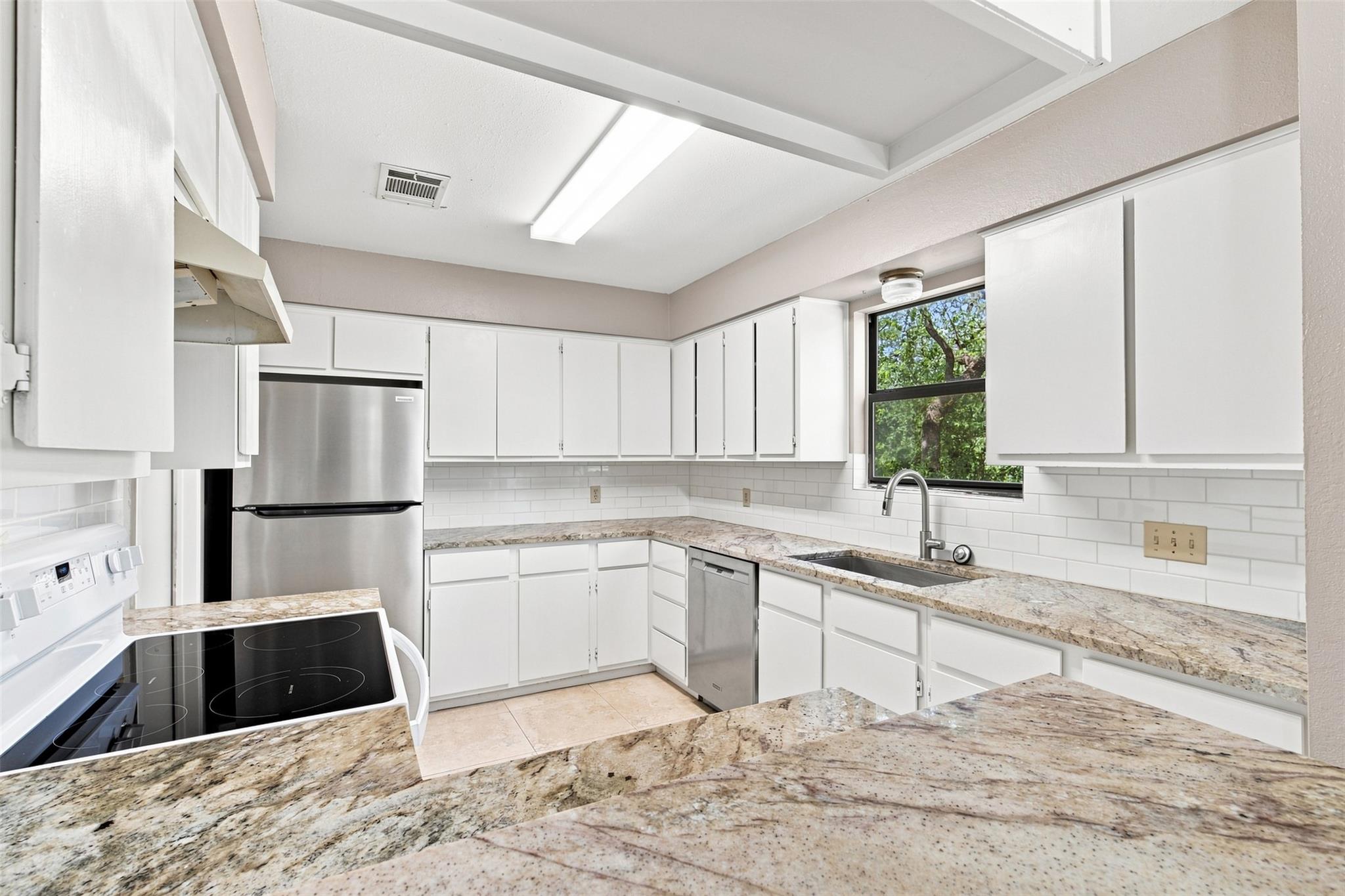 10010 Wildflower Ln #b Property Photo 8