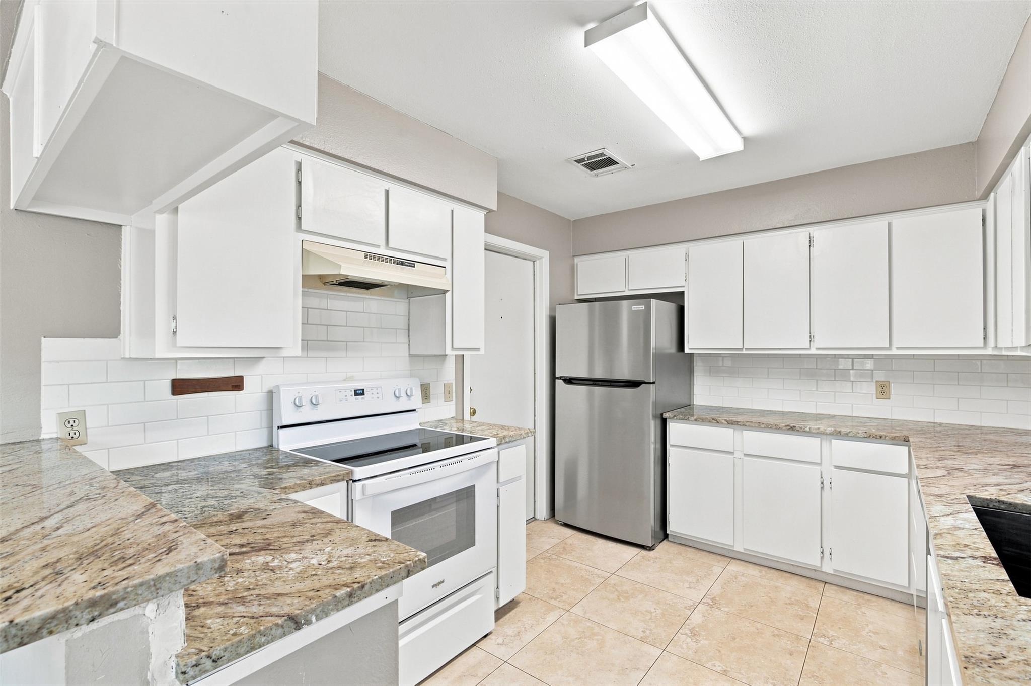 10010 Wildflower Ln #b Property Photo 9